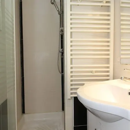 Balaruc-les-bains, 2 Pieces, 2 Personnes - Fr-1-553-108 Hotel *