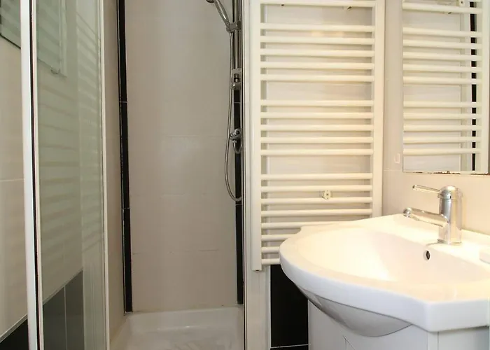Balaruc-les-bains, 2 Pieces, 2 Personnes - Fr-1-553-108 Hotel *